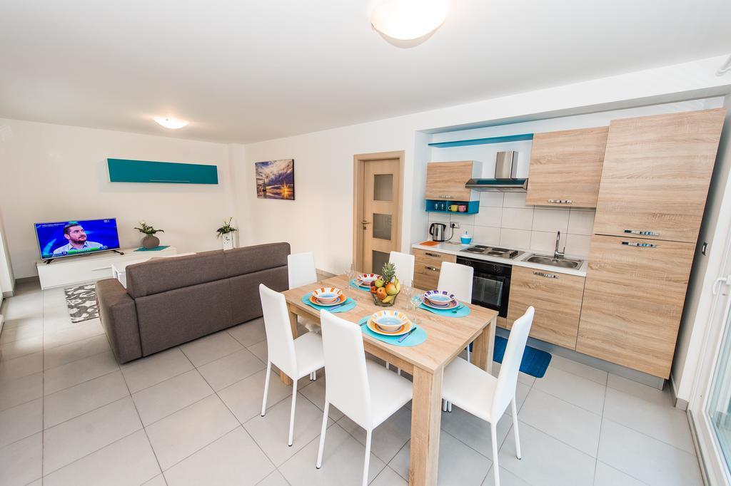 Blue Sky Apartments 로고즈니차 외부 사진